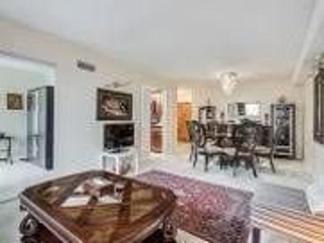 807 - 5460 Yonge St