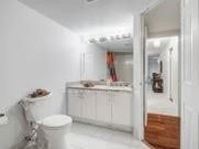 807 - 5460 Yonge St