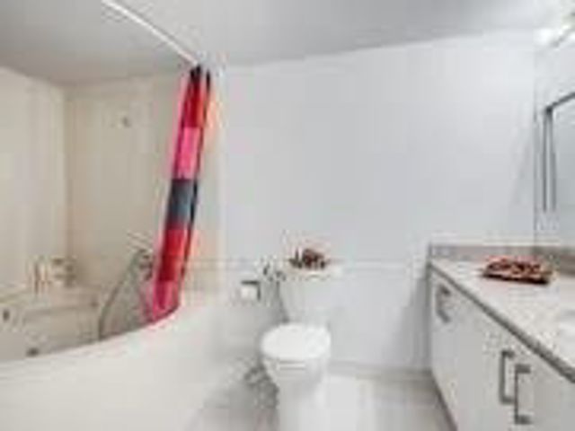 807 - 5460 Yonge St