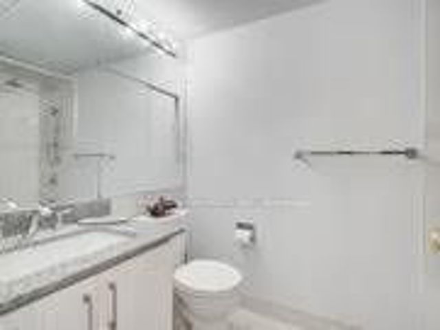 807 - 5460 Yonge St