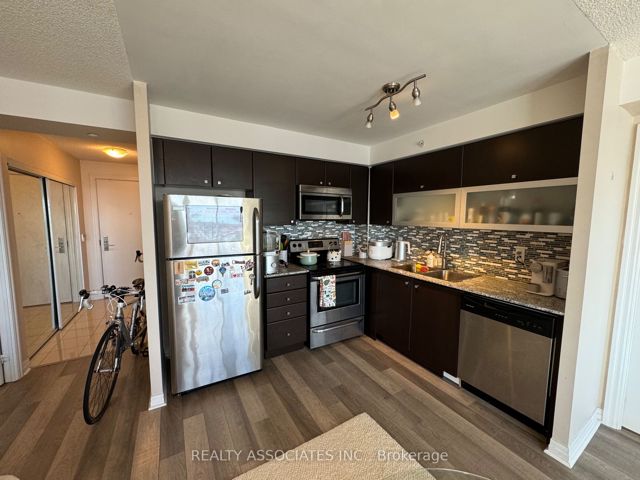 2006 - 275 Yorkland Rd