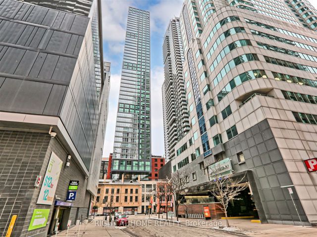 1307 - 327 King St W
