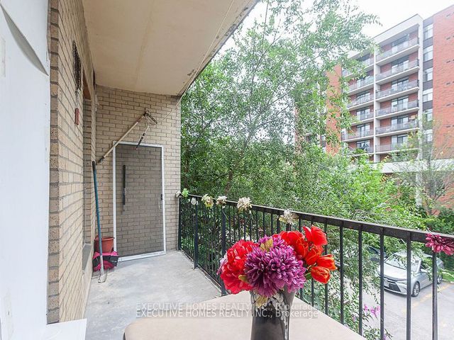 204 - 1690 Victoria Park