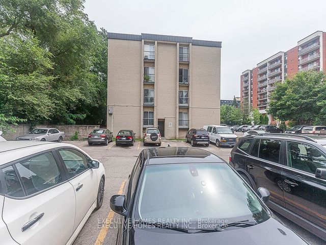 204 - 1690 Victoria Park