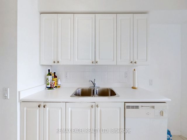 1009 - 35 Finch Ave E