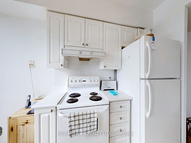 1009 - 35 Finch Ave E