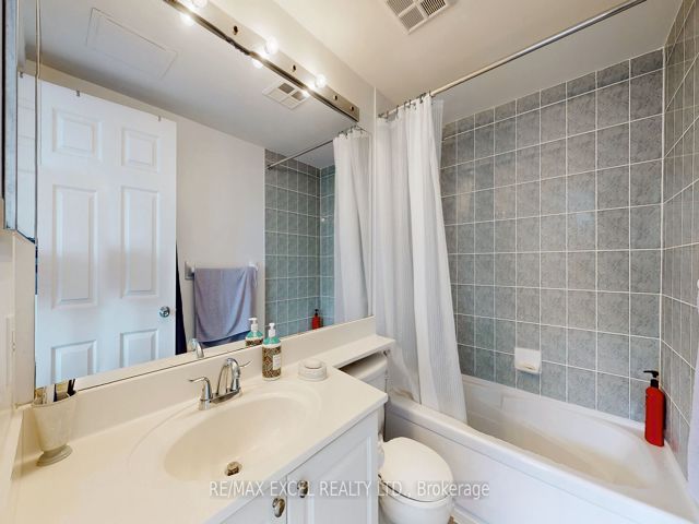 1009 - 35 Finch Ave E