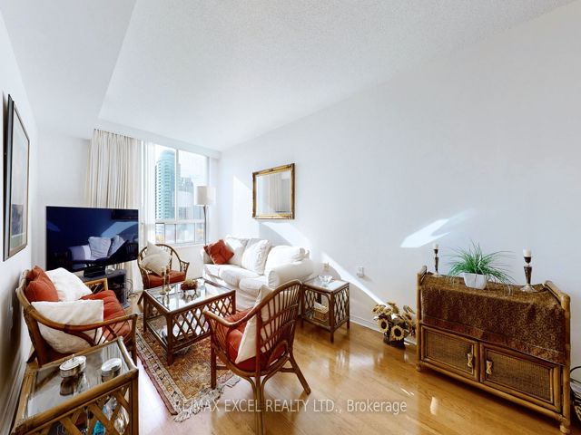 1009 - 35 Finch Ave E