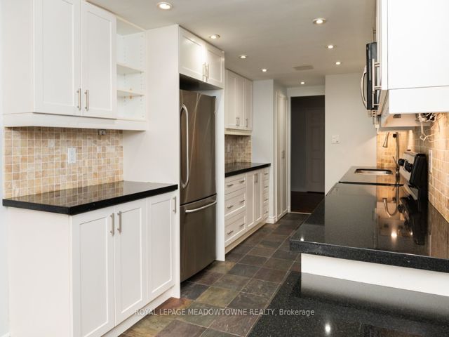 1109 - 280 Simcoe St