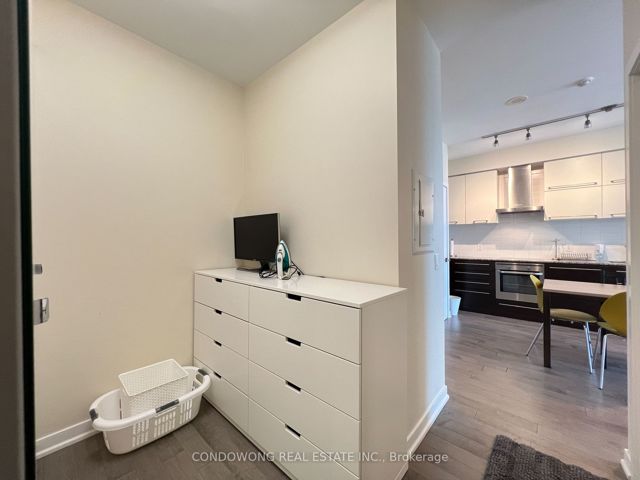 1803 - 770 Bay St