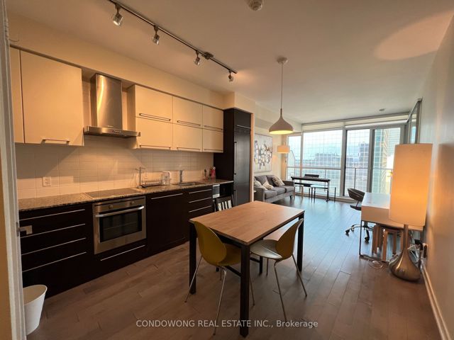1803 - 770 Bay St