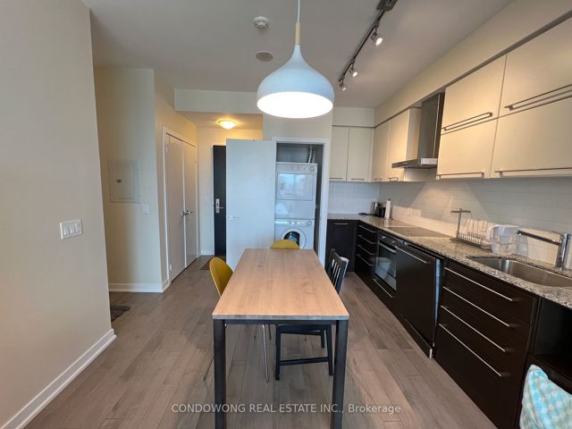 1803 - 770 Bay St