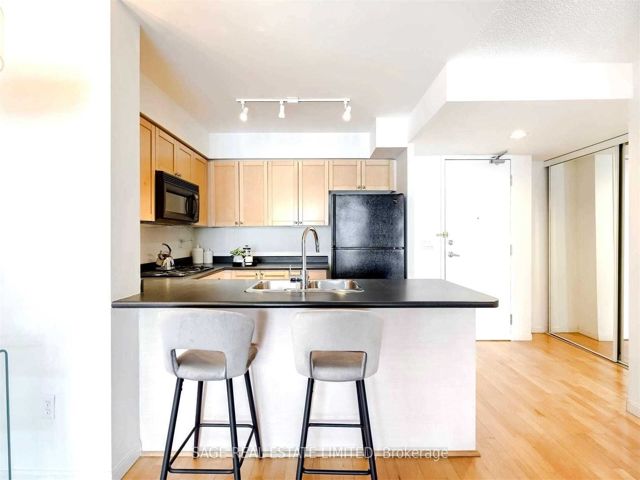 605 - 311 Richmond St E