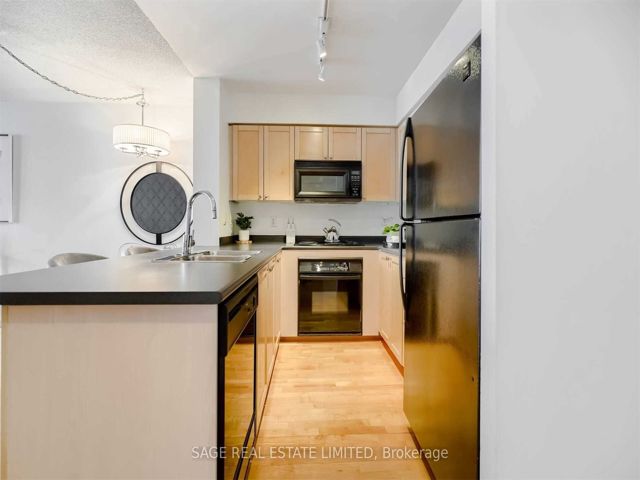 605 - 311 Richmond St E