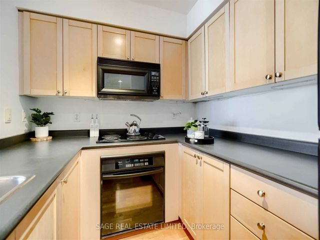605 - 311 Richmond St E