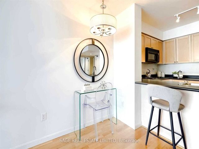 605 - 311 Richmond St E