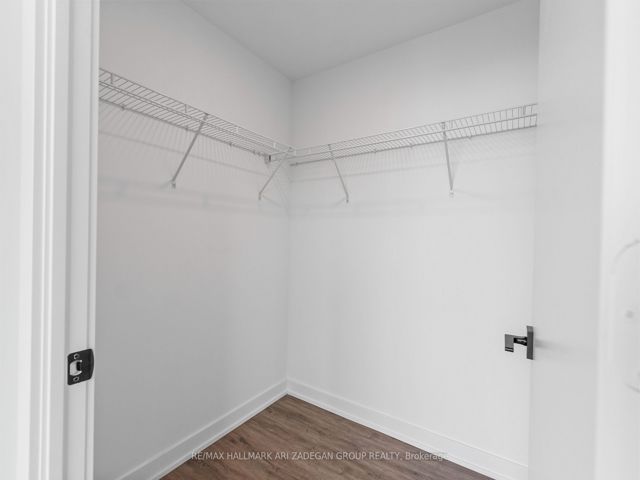 4606 - 327 King St W