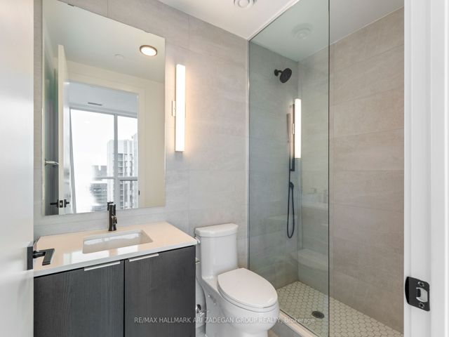4606 - 327 King St W