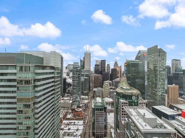 4606 - 327 King St W