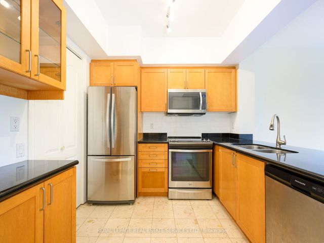 803 - 18 William Carson Cres