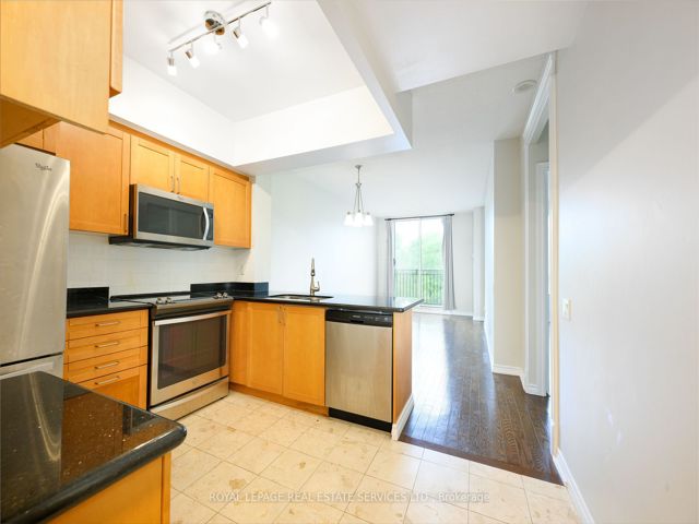803 - 18 William Carson Cres