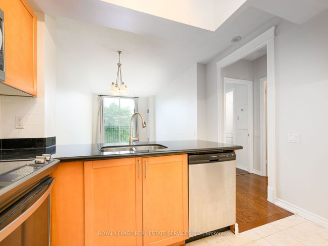 803 - 18 William Carson Cres