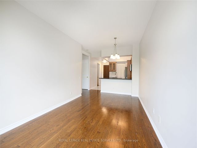 803 - 18 William Carson Cres