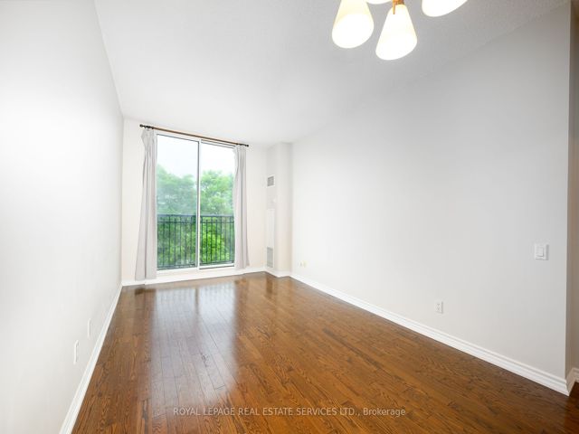803 - 18 William Carson Cres