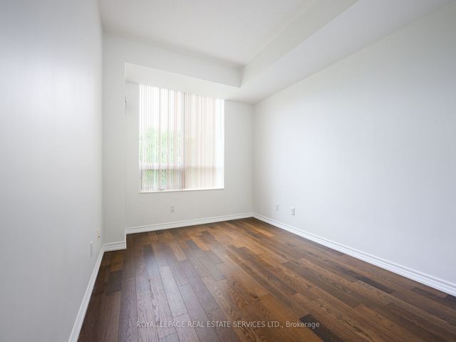 803 - 18 William Carson Cres