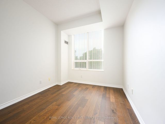 803 - 18 William Carson Cres