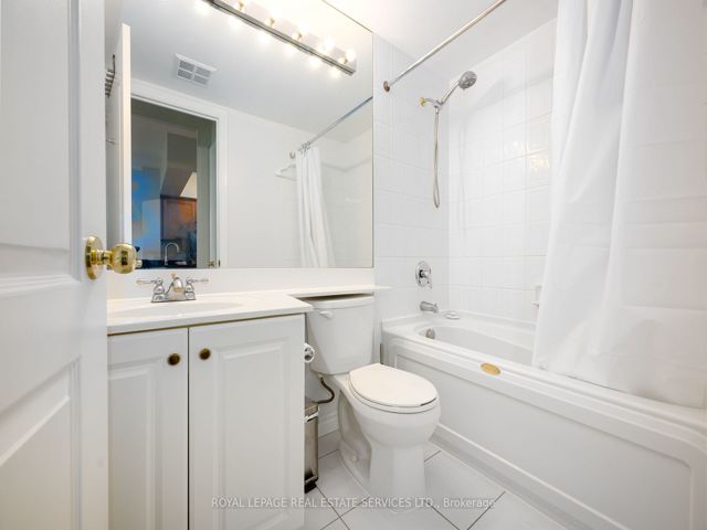 803 - 18 William Carson Cres