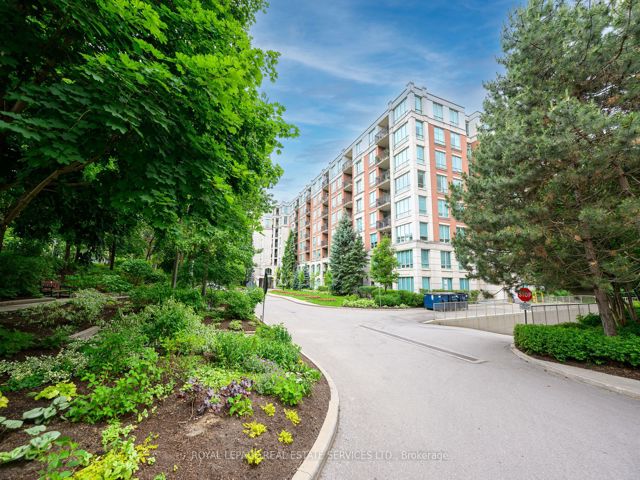 803 - 18 William Carson Cres