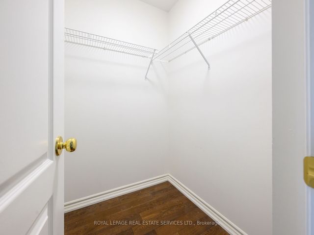 803 - 18 William Carson Cres