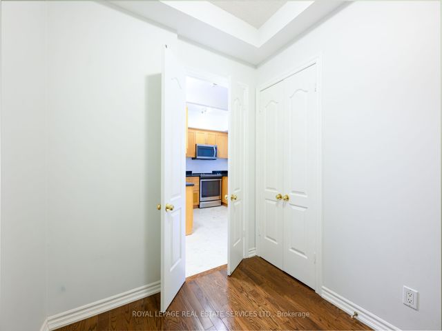803 - 18 William Carson Cres