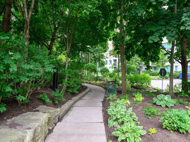 803 - 18 William Carson Cres