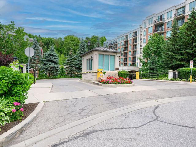 803 - 18 William Carson Cres