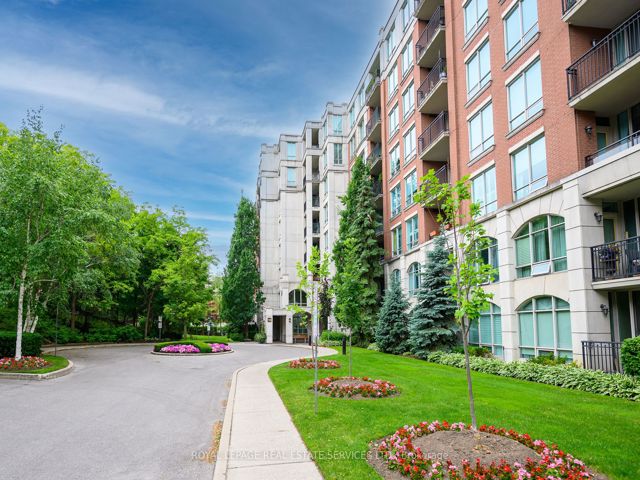 803 - 18 William Carson Cres