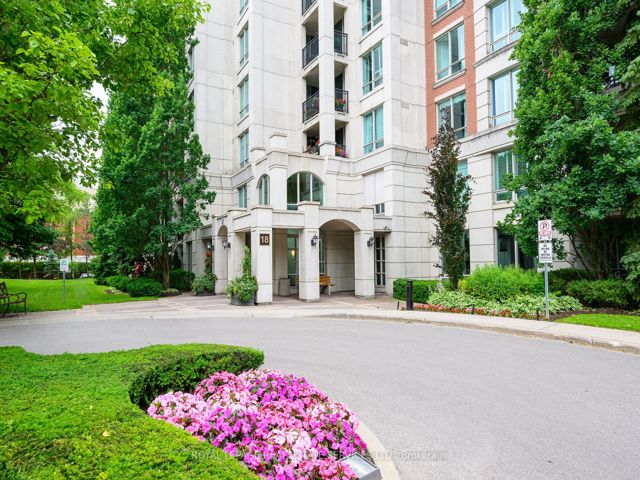 803 - 18 William Carson Cres