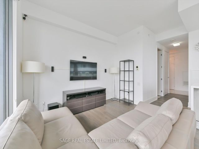 LPH4901 - 42 Charles St E