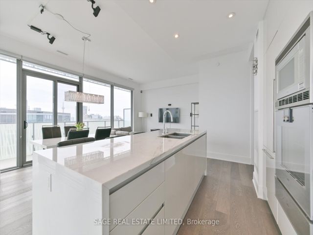 LPH4901 - 42 Charles St E