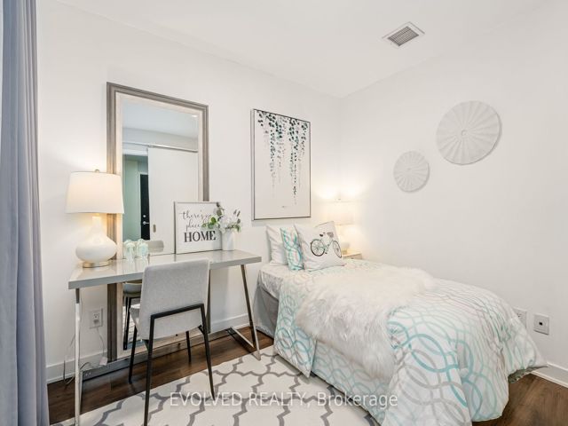 527 - 55 Regent Park Blvd