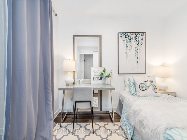 527 - 55 Regent Park Blvd