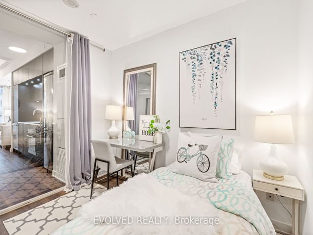 527 - 55 Regent Park Blvd