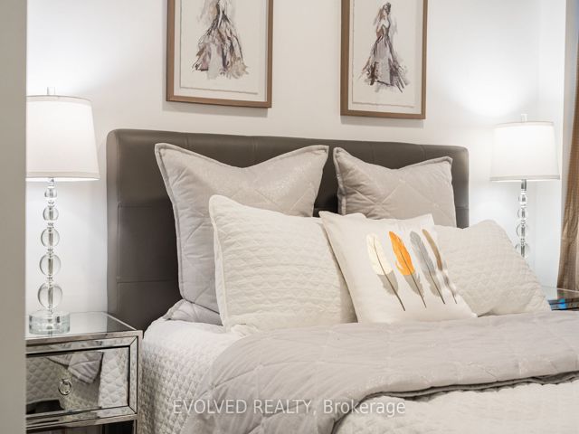 527 - 55 Regent Park Blvd