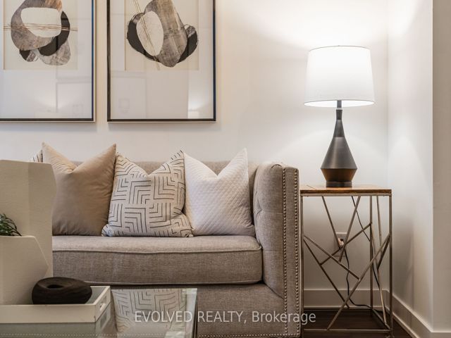 527 - 55 Regent Park Blvd