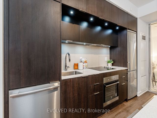 527 - 55 Regent Park Blvd