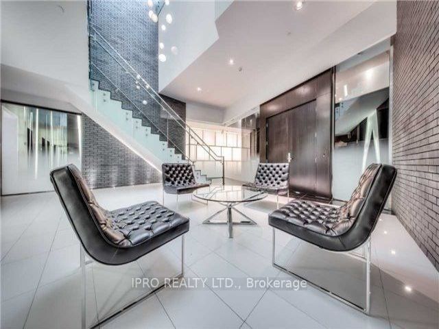 2212 - 125 Peter St