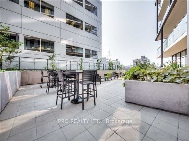 2212 - 125 Peter St