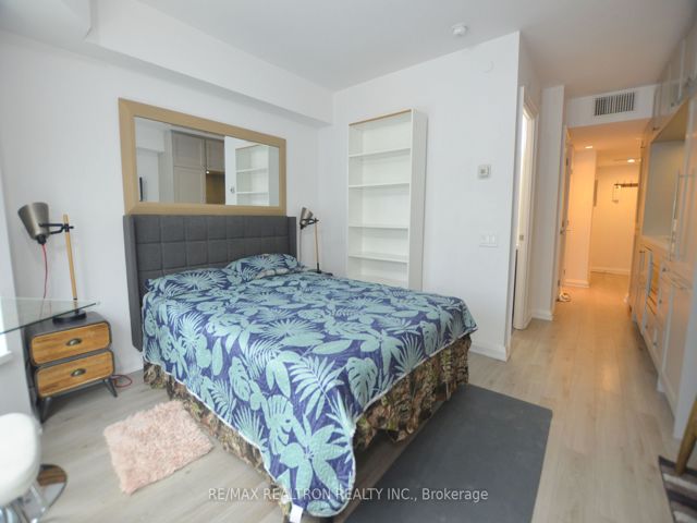 713 - 155 Yorkville Ave