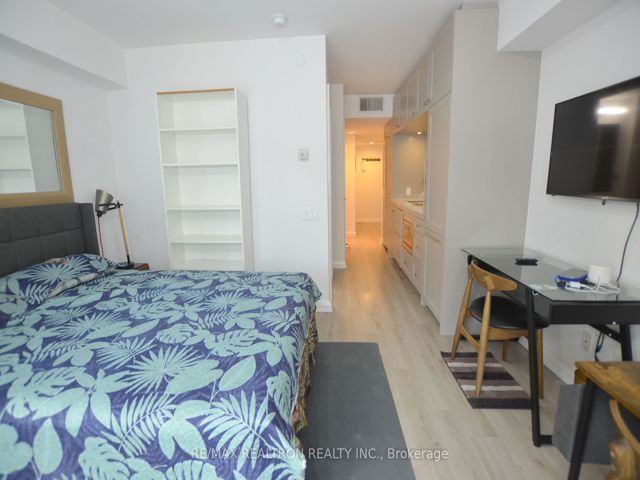 713 - 155 Yorkville Ave